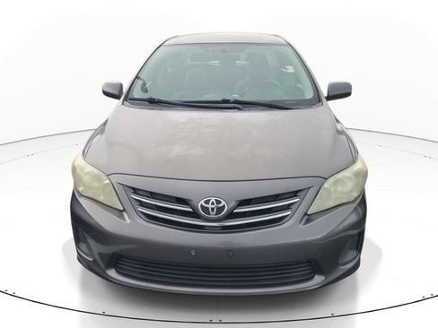 Used 2013 Toyota Corolla LE FWD image 3