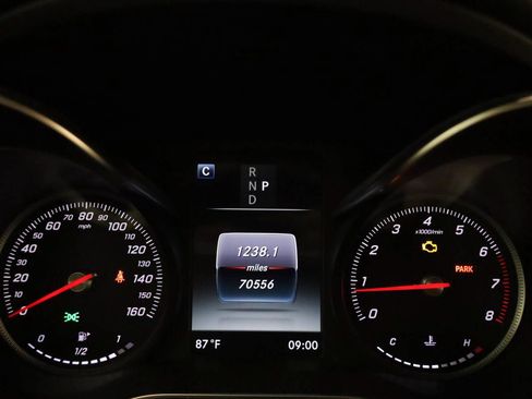 Used 2018 Mercedes-Benz GLC 300 4MATIC image 4