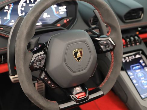 Used 2022 Lamborghini Huracan EVO image 16