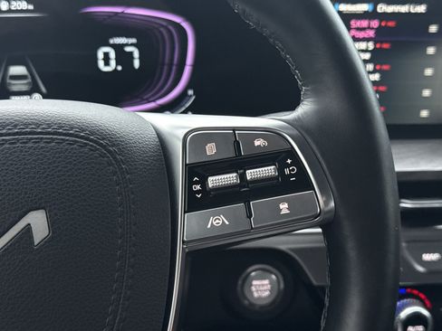 Used 2025 Kia Telluride AWD image 20
