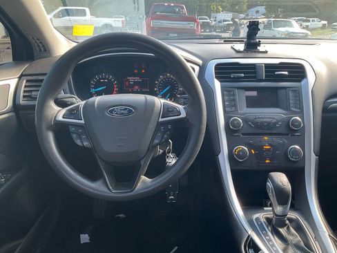 Used 2016 Ford Fusion SE FWD image 24