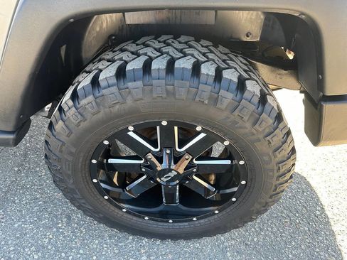 Used 2017 Jeep Wrangler Sport w/ Quick Order Package 24S AWD/4WD image 13