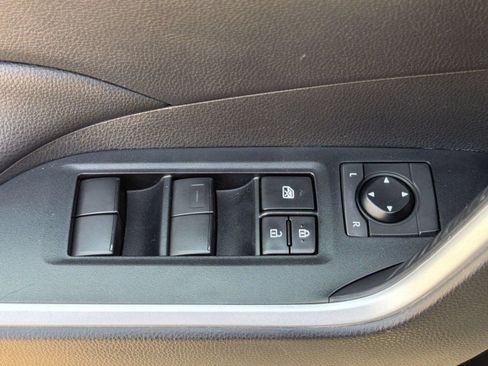 Used 2021 Toyota RAV4 XLE w/ Convenience Package AWD/4WD image 14