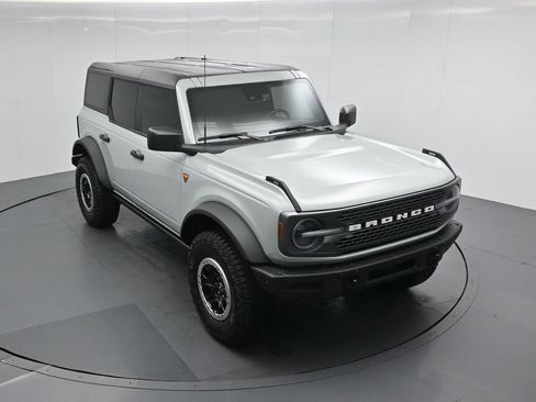 Used 2024 Ford Bronco Badlands w/ Sasquatch Package image 40