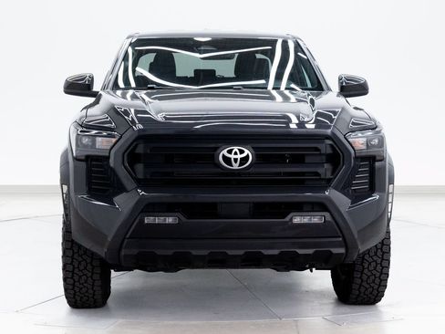 Used 2025 Toyota Tacoma SR5 AWD/4WD image 2