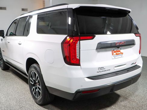 Used 2023 GMC Yukon XL AT4 image 9