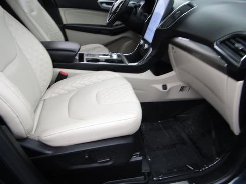 Used 2024 Ford Edge Titanium w/ Titanium Elite Package image 8