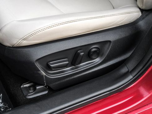 Used 2020 Toyota Corolla XLE image 36