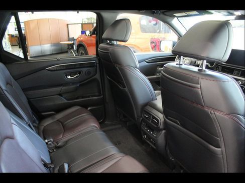 Certified 2025 Honda Pilot Black Edition image 21