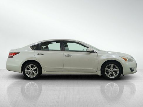 Used 2014 Nissan Altima 2.5 SV w/ Convenience Package image 6