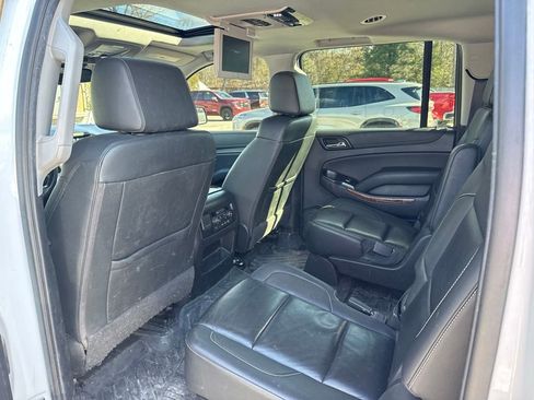 Used 2020 Chevrolet Suburban Premier AWD/4WD image 25