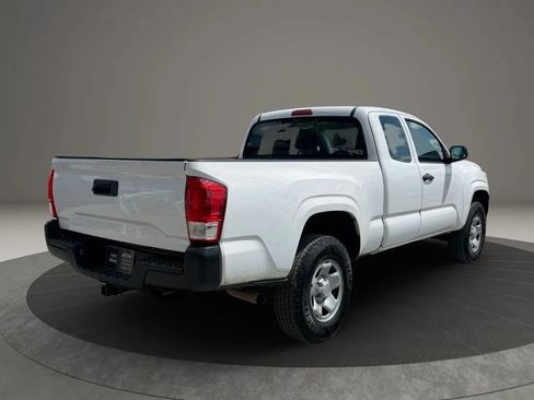Used 2016 Toyota Tacoma SR RWD image 4