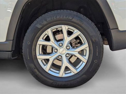 Used 2023 Jeep Grand Cherokee Limited AWD/4WD image 9
