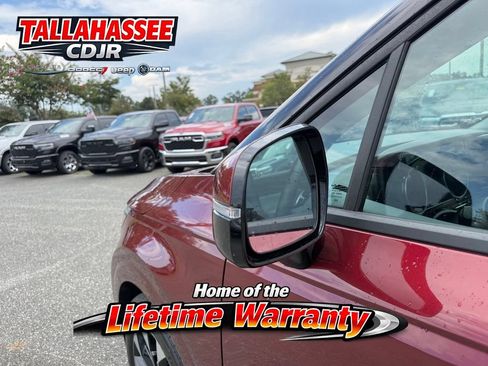 Used 2024 Kia Carnival EX FWD image 11