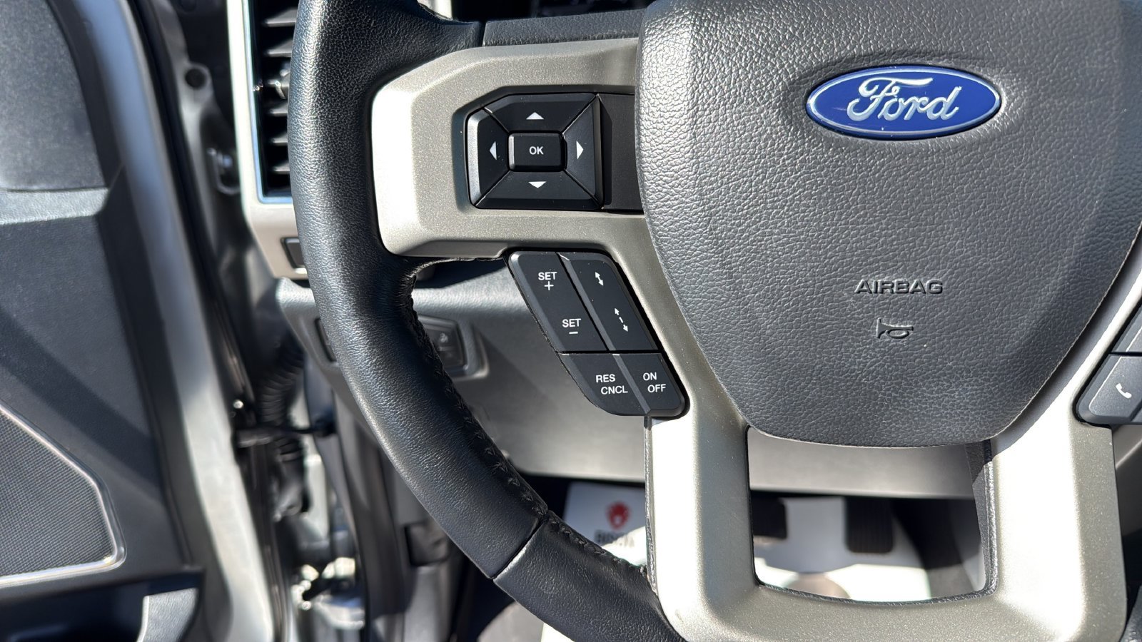 Used 2022 Ford F350 Lariat w/ Lariat Ultimate Package AWD/4WD image 16