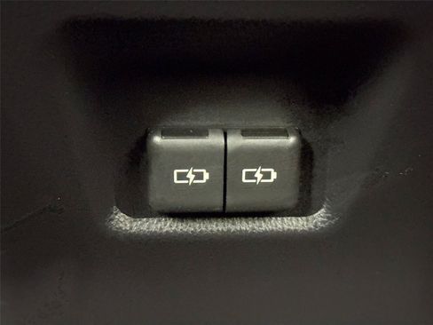 Certified 2025 Toyota RAV4 XLE FWD image 34