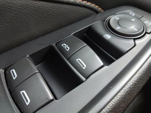 Used 2021 Chevrolet Traverse LT FWD image 27