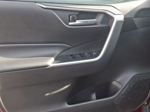 Used 2020 Toyota RAV4 XLE w/ Convenience Package image 13