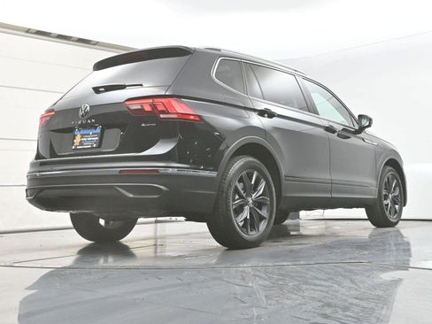 Used 2022 Volkswagen Tiguan SE w/ Panoramic Sunroof Package image 30