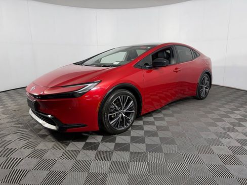 Used 2025 Toyota Prius Limited w/ Limited Premium Package FWD image 3