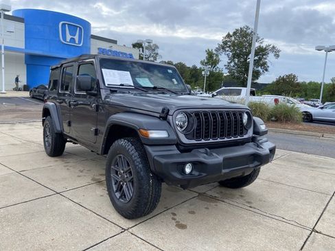 Used 2024 Jeep Wrangler Unlimited Sport AWD/4WD image 2