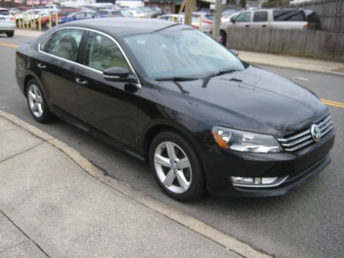 Used 2015 Volkswagen Passat 1.8T Limited Edition image 3