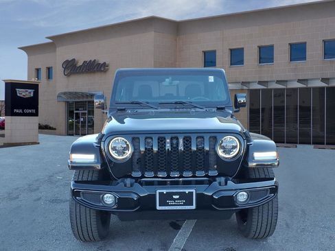 Used 2023 Jeep Gladiator Overland image 2