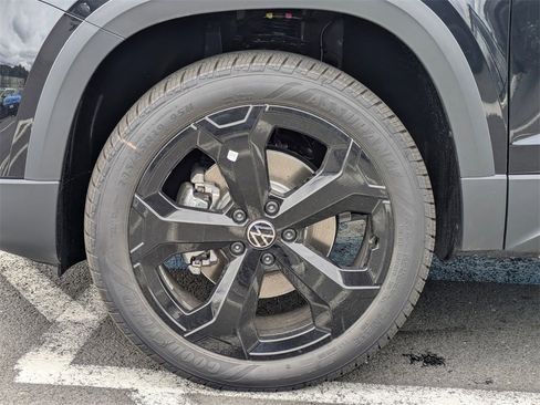 New 2025 Volkswagen Taos SEL image 42