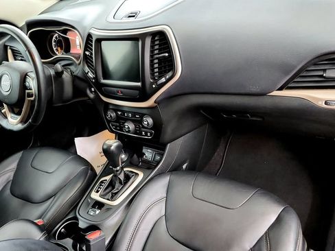 Used 2017 Jeep Cherokee Limited AWD/4WD image 12