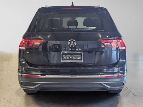 Used 2023 Volkswagen Tiguan SE w/ Panoramic Sunroof Package FWD image 4