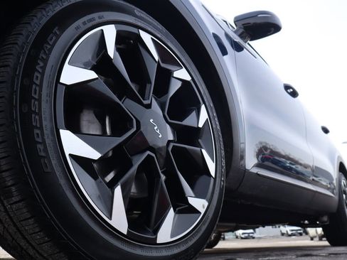 Used 2025 Kia Sorento SX image 11