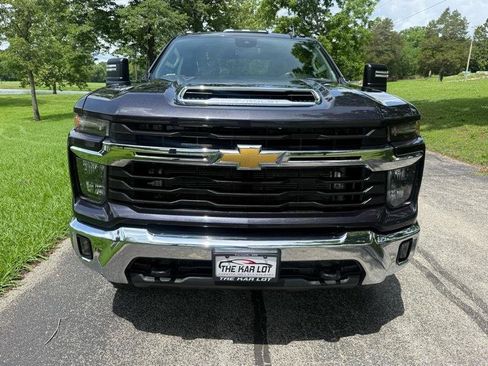 Used 2024 Chevrolet Silverado 3500 LT w/ Convenience Package AWD/4WD image 2