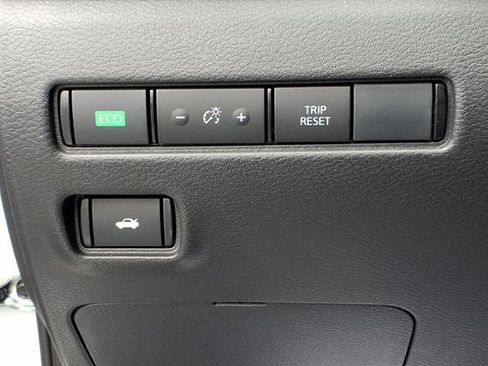 Used 2025 Nissan Sentra SV w/ Trunk Package image 31