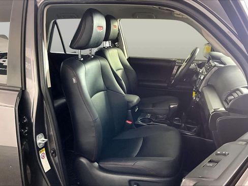 Used 2019 Toyota 4Runner TRD Off-Road Premium AWD/4WD image 9