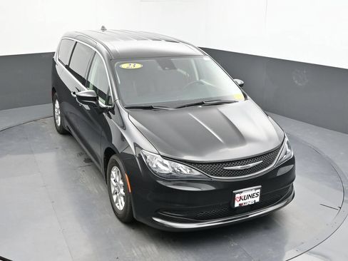 Used 2023 Chrysler Voyager LX FWD image 39