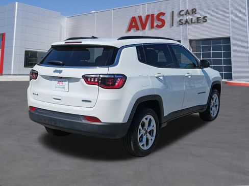 Used 2025 Jeep Compass Latitude w/ Sun & Sound Group AWD/4WD image 6