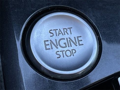 Used 2018 Volkswagen Tiguan SE image 22