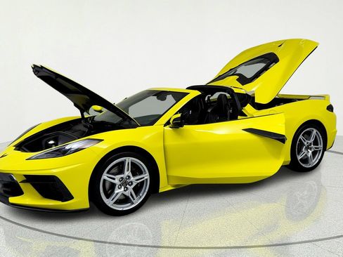 Used 2023 Chevrolet Corvette Stingray Premium Cpe w/ Z51 Performance Package RWD image 9