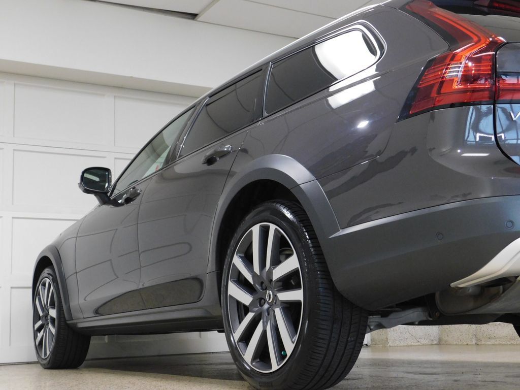 Used 2022 Volvo V90 B6 Cross Country AWD/4WD image 56