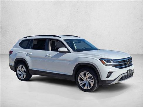 Used 2023 Volkswagen Atlas SE image 2