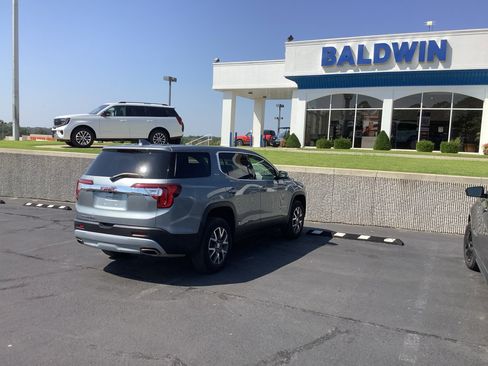 Used 2023 GMC Acadia SLE image 7