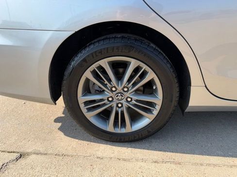 Used 2017 Toyota Camry XLE FWD image 6