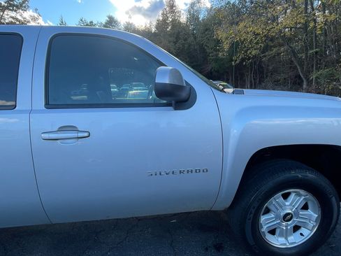 Used 2010 Chevrolet Silverado 1500 LTZ w/ Z71 Appearance Package image 11