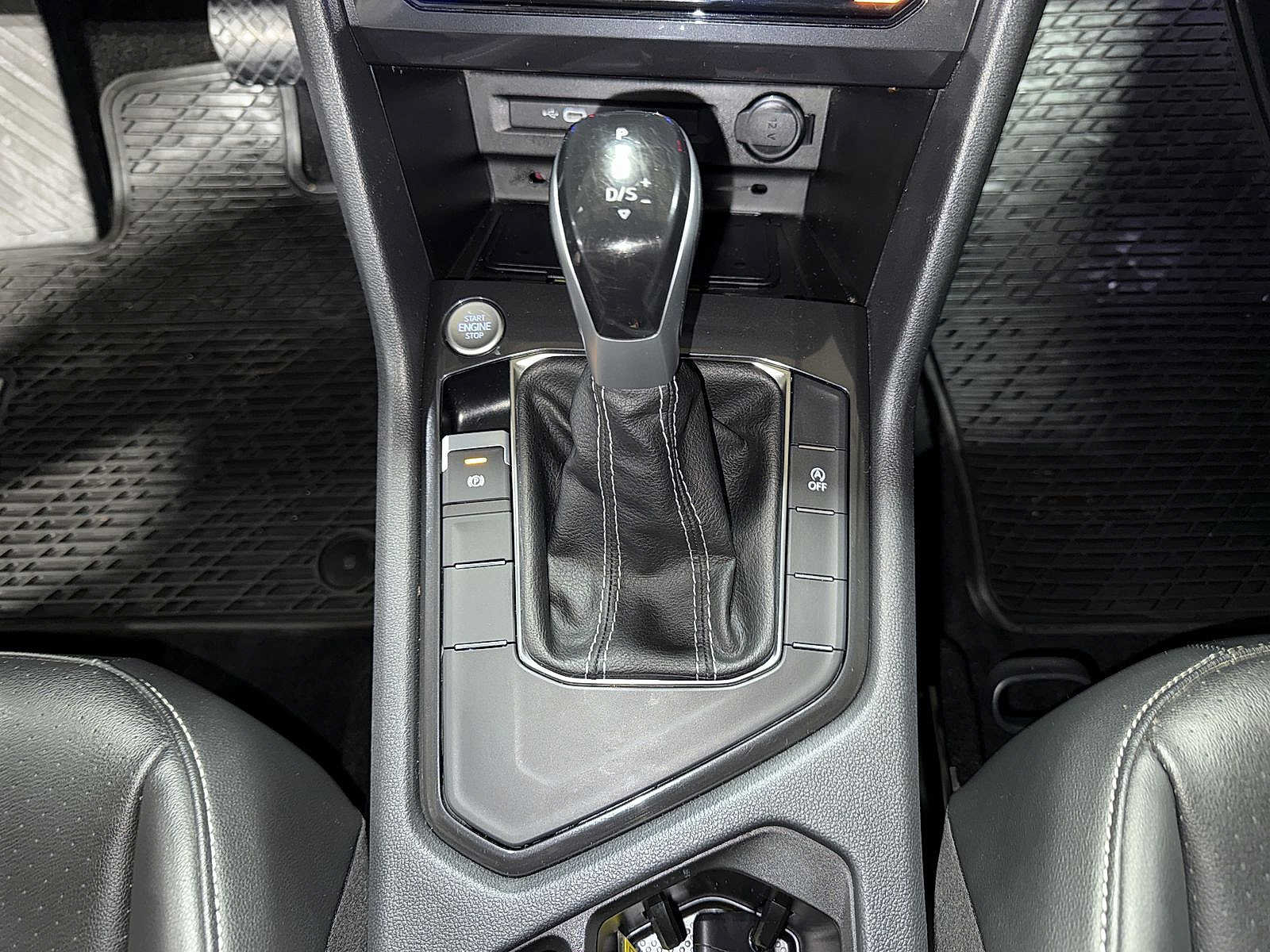Used 2023 Volkswagen Tiguan SE w/ Panoramic Sunroof Package FWD image 31