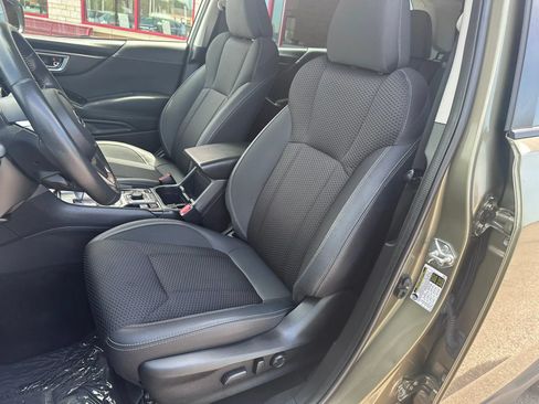 Used 2023 Subaru Forester Premium AWD/4WD image 9