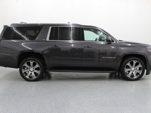 Used 2017 Chevrolet Suburban LT image 2