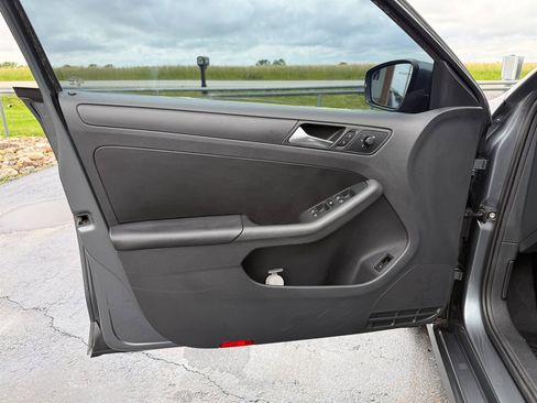 Used 2012 Volkswagen Jetta SE FWD image 27