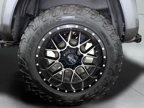 Used 2016 Toyota Tacoma SR image 22