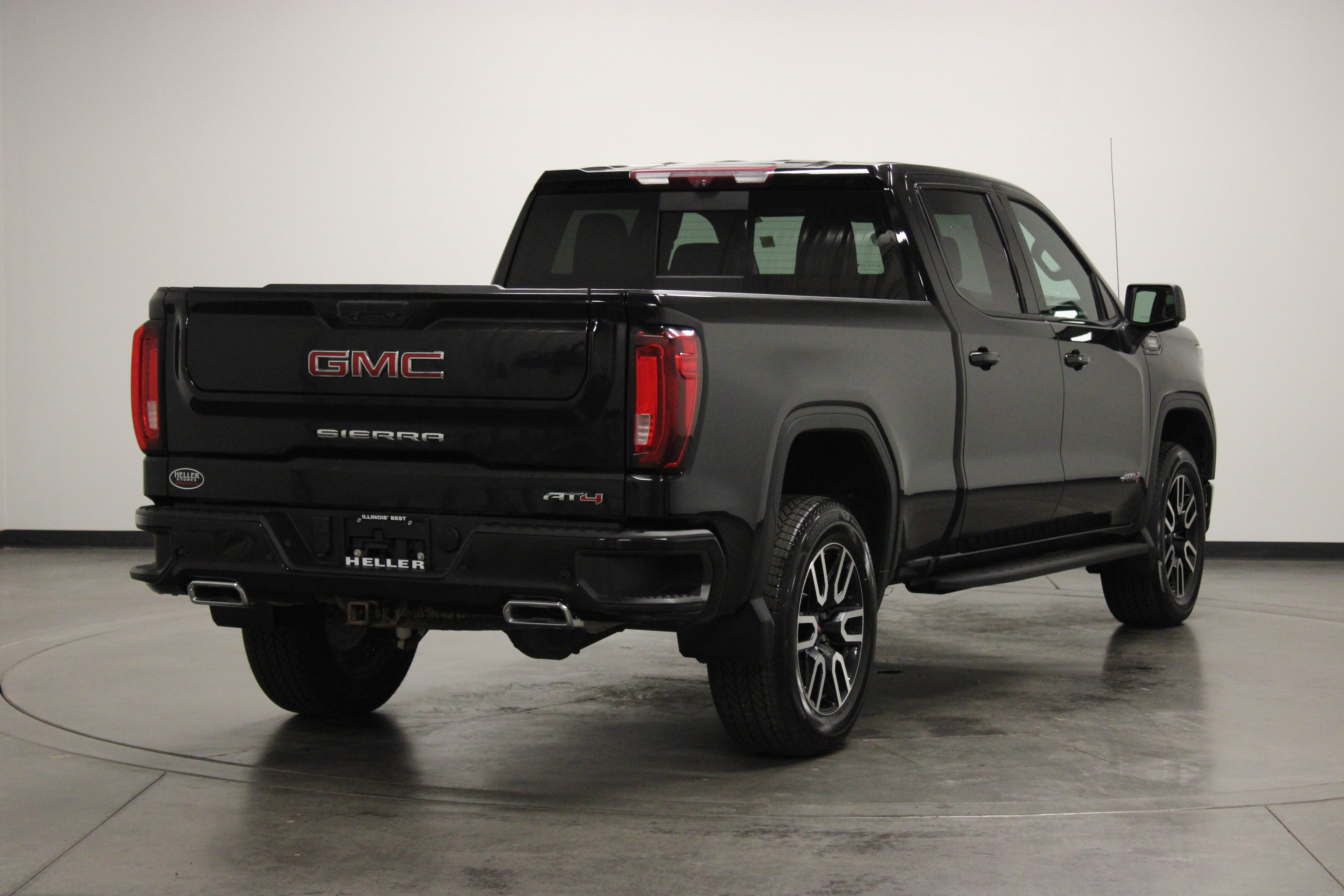 Used 2023 GMC Sierra 1500 AT4 w/ Technology Package AWD/4WD image 8