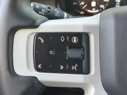 Used 2025 Land Rover Defender 110 S image 25